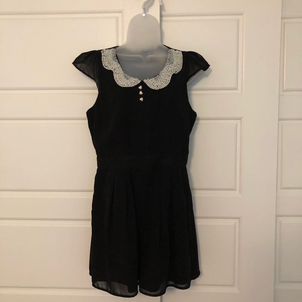 Cute romper with beaded collar
